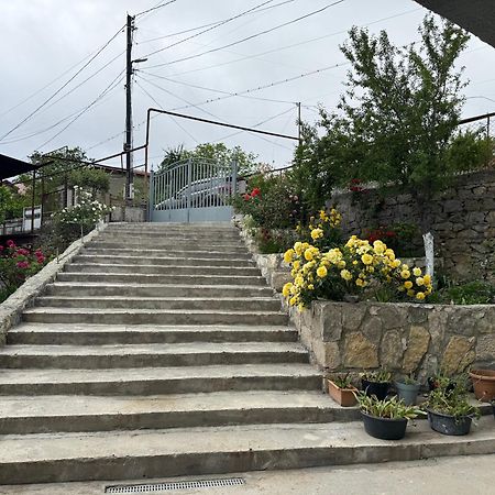 Guest House T&N 库塔伊西 外观 照片