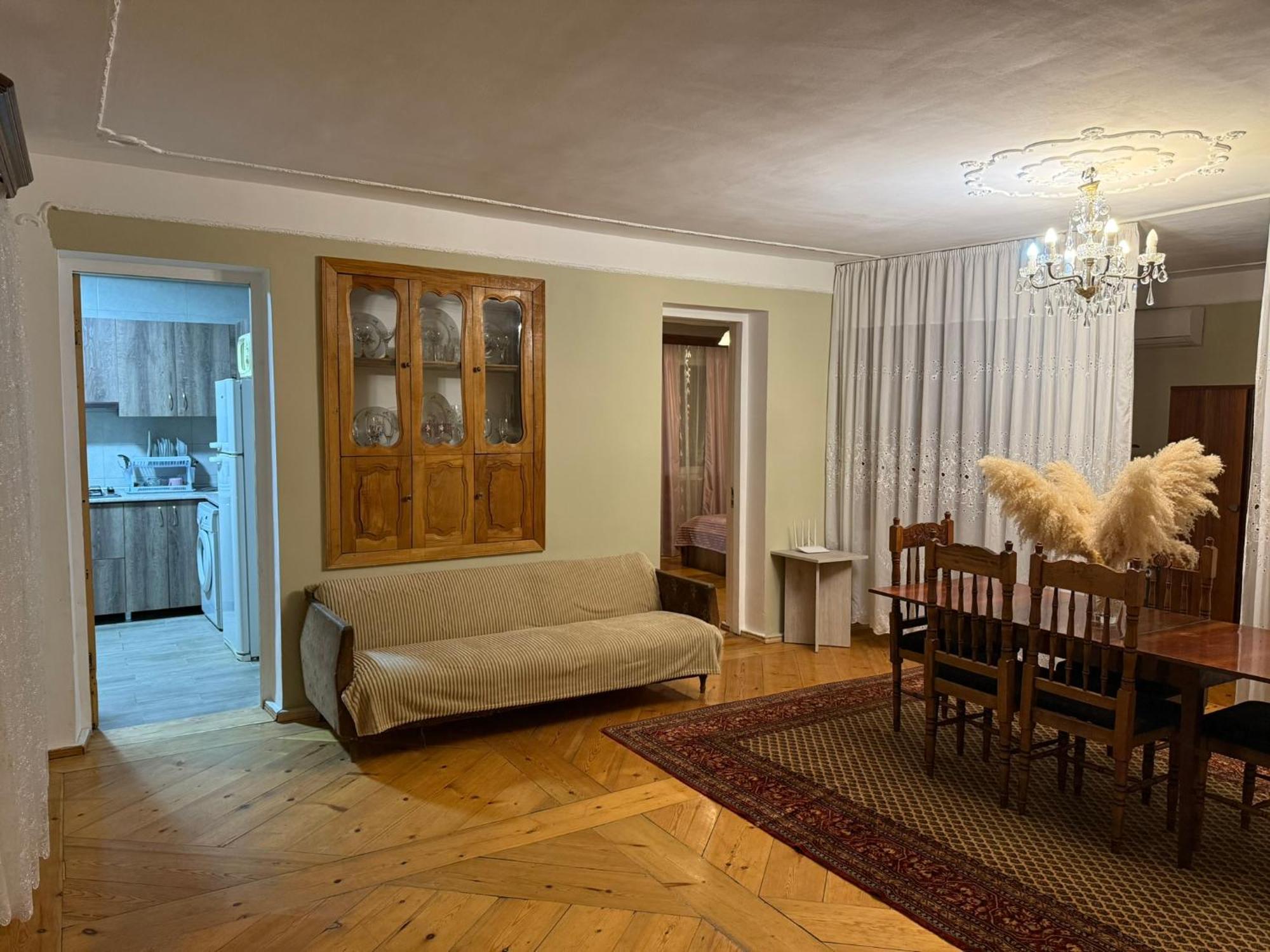Guest House T&N 库塔伊西 外观 照片