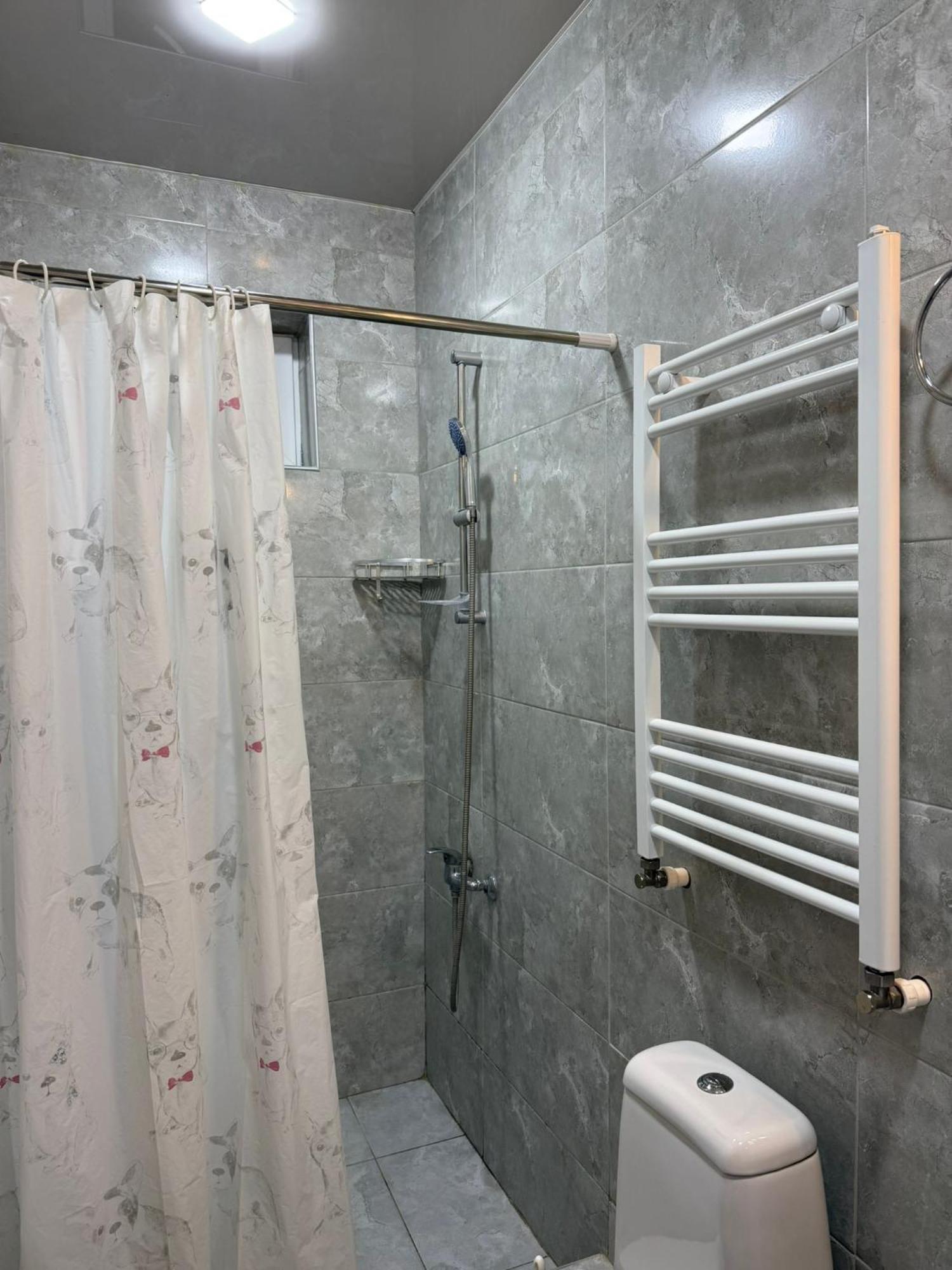 Guest House T&N 库塔伊西 外观 照片