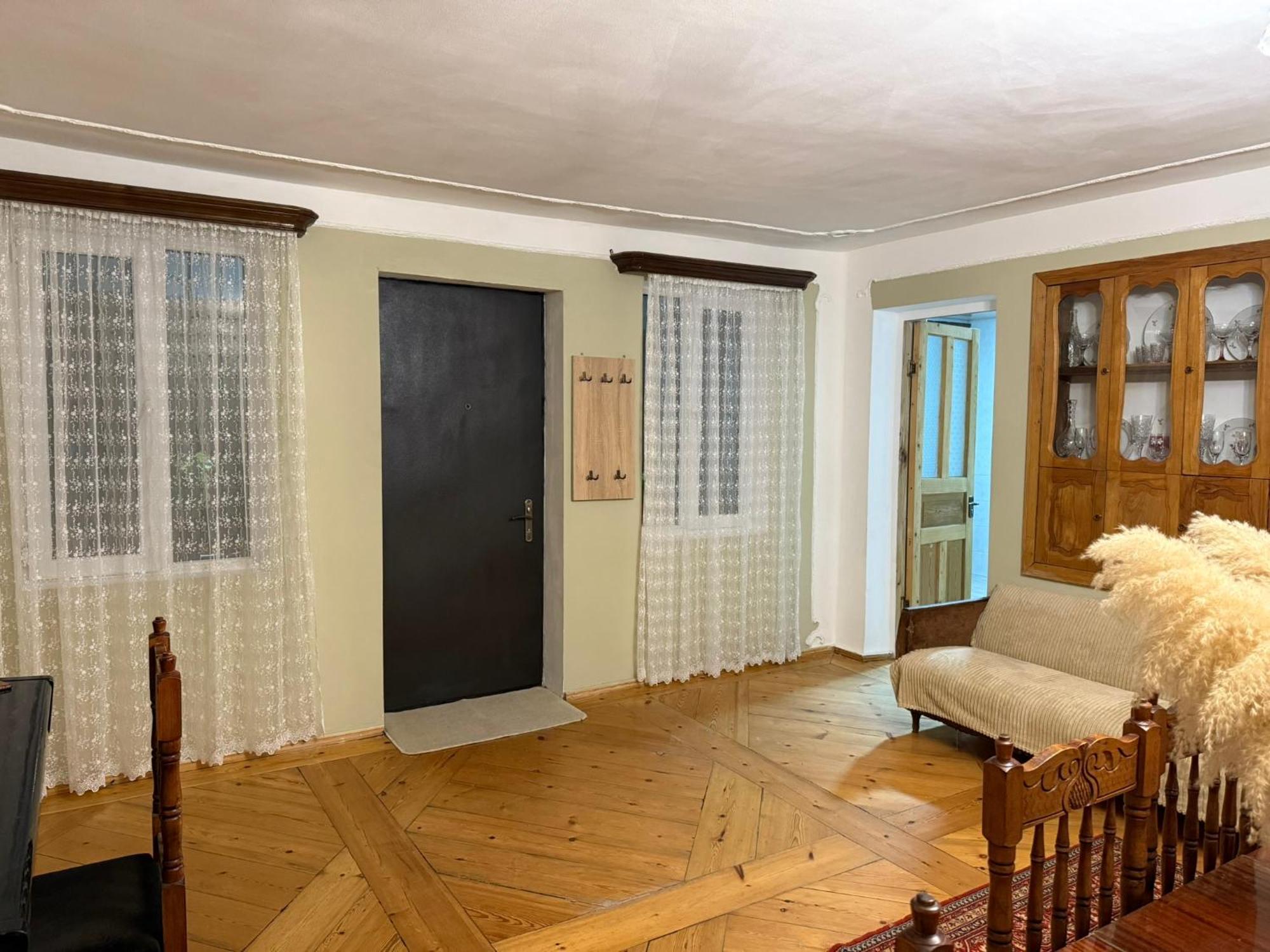 Guest House T&N 库塔伊西 外观 照片