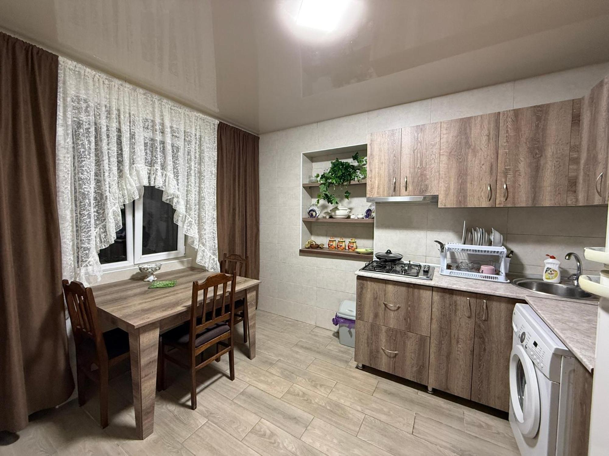 Guest House T&N 库塔伊西 外观 照片