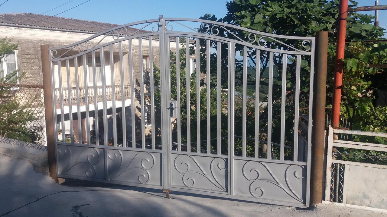 Guest House T&N 库塔伊西 外观 照片