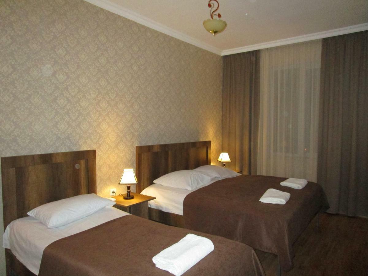Guest House T&N 库塔伊西 外观 照片