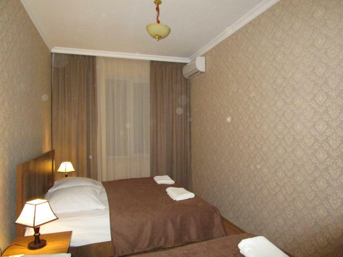 Guest House T&N 库塔伊西 外观 照片