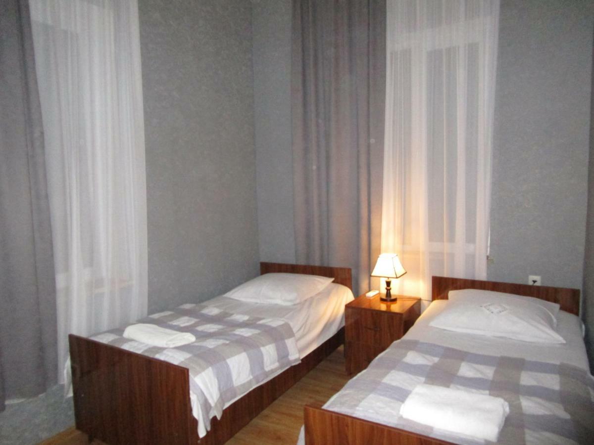 Guest House T&N 库塔伊西 外观 照片