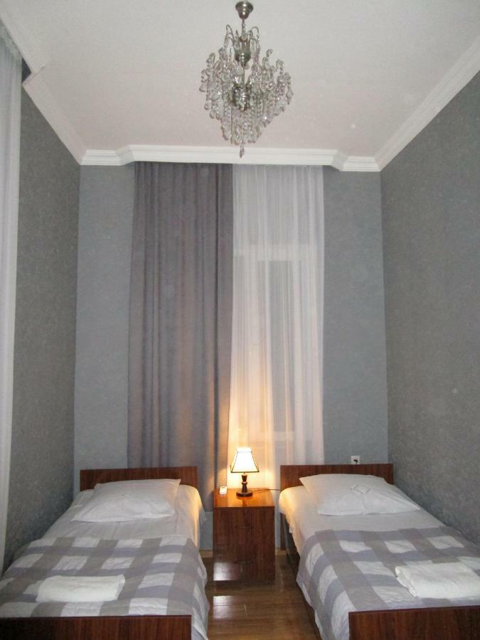 Guest House T&N 库塔伊西 外观 照片