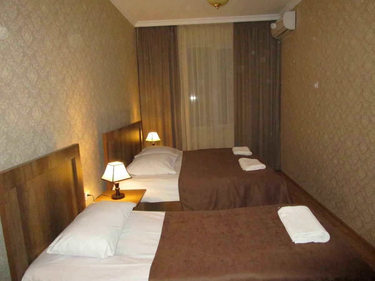 Guest House T&N 库塔伊西 外观 照片
