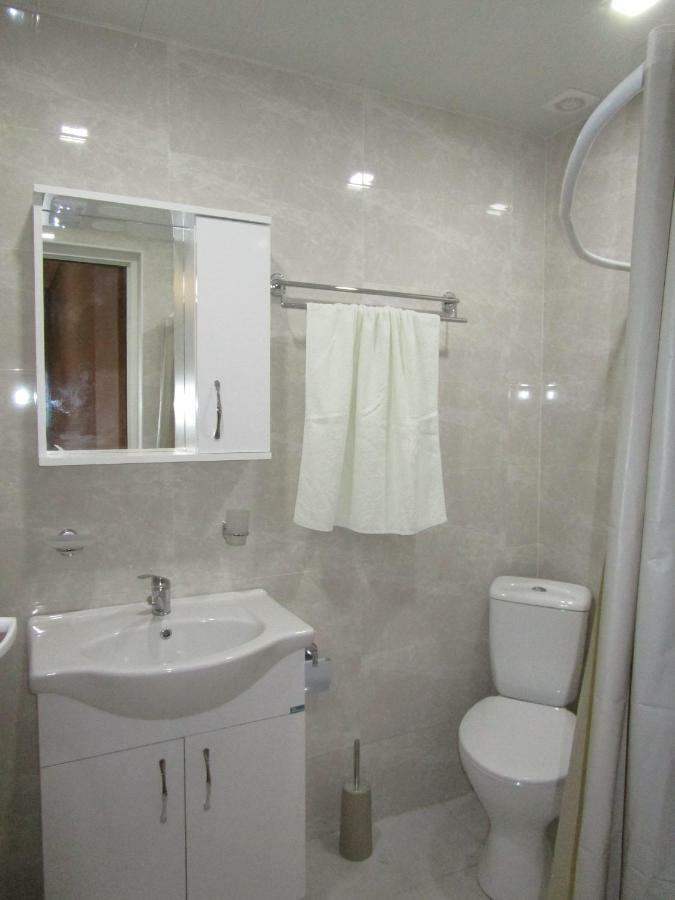 Guest House T&N 库塔伊西 外观 照片