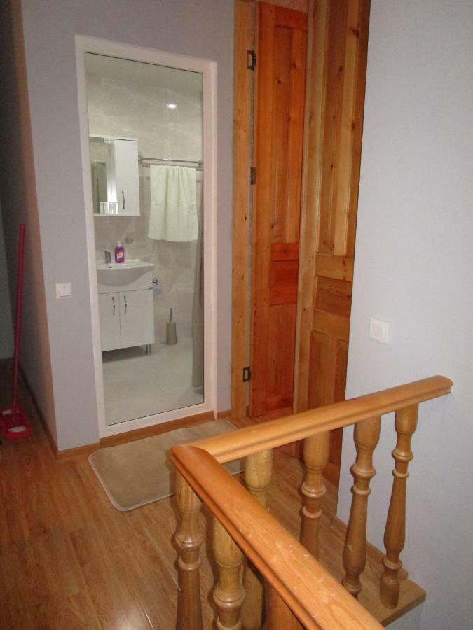 Guest House T&N 库塔伊西 外观 照片